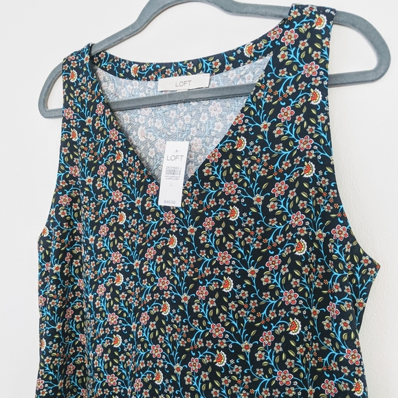 LOFT Tops - LOFT Vine V-neck Mixed Media Shell